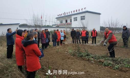 南陽(yáng)市林科院林學(xué)苗木服務(wù)團赴社旗縣開(kāi)展送科技下鄉系列活動(dòng)(圖1) 南陽(yáng)市林科院林學(xué)苗木服務(wù)團赴社旗縣開(kāi)展送科技下鄉系列活動(dòng)(圖1)